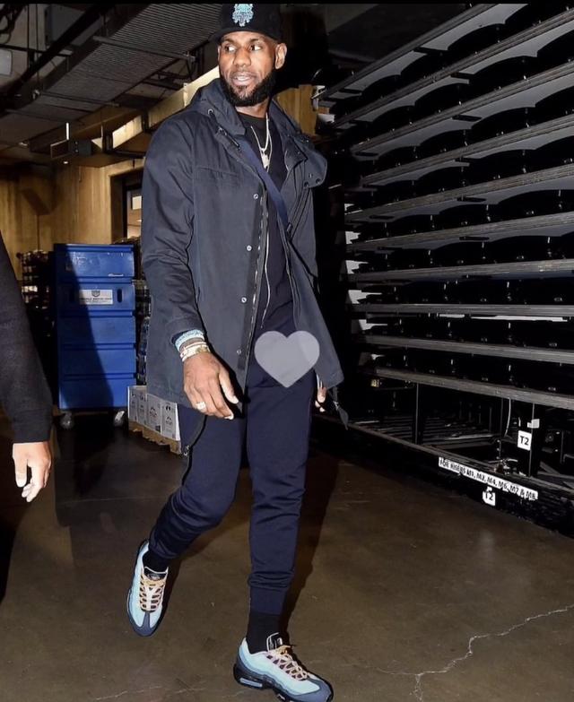 范戴克回应萨拉赫道歉问题，称属内部事宜需俱乐部处理（范戴克就萨拉赫道歉一事表态：属队内事务，交由俱乐部处理）