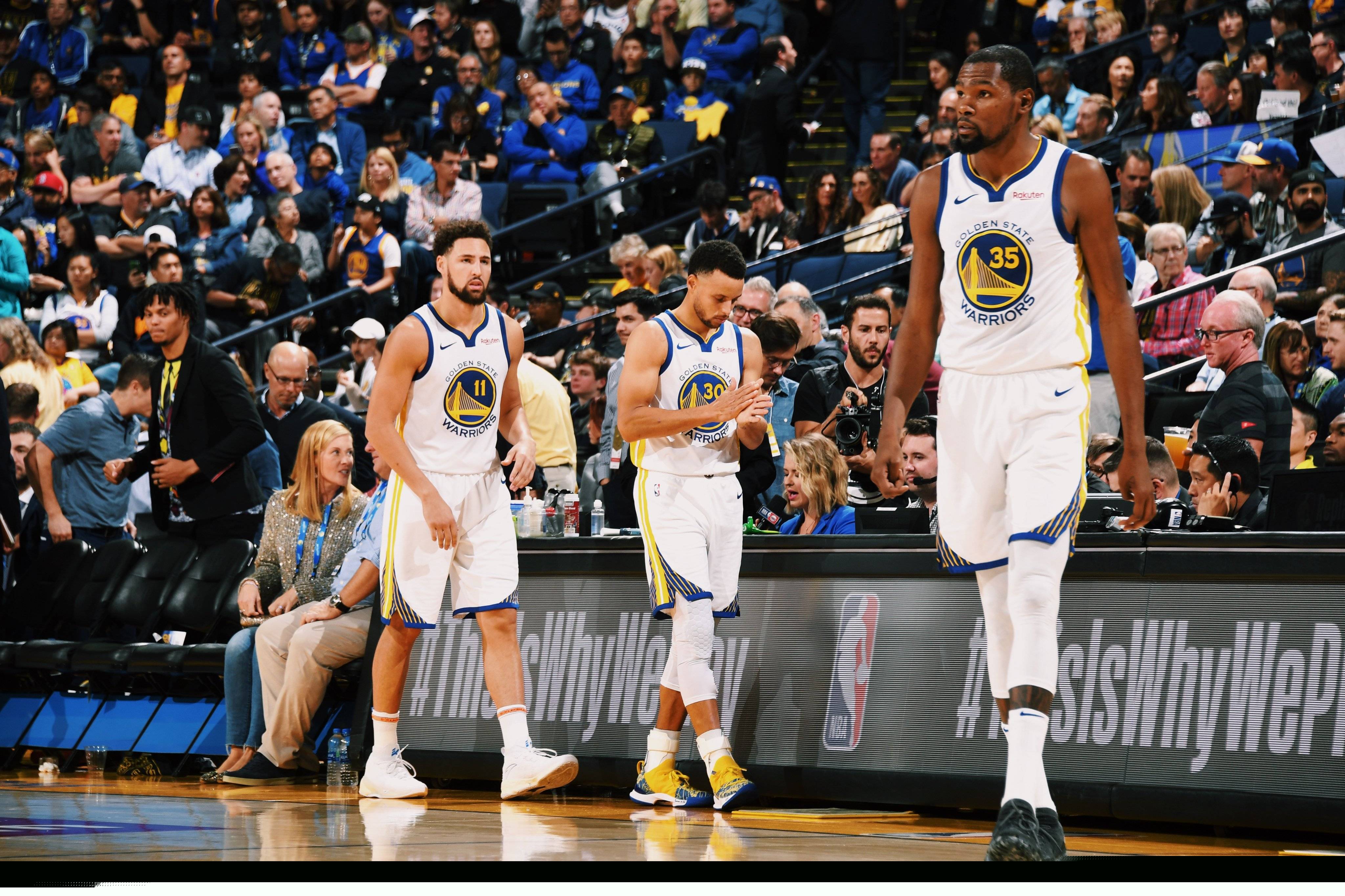 热议中超争冠：争冠悬念基本不在；申花没朋友拿不了冠军（中超夺冠热议：悬念几近消散，申花孤军难问鼎）