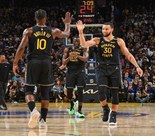 节俭！亚当斯：选秀前我尽可能多试训 因为可以收集各队的装备（亚当斯笑言节俭：选前拼命试训只为收集各队装备）