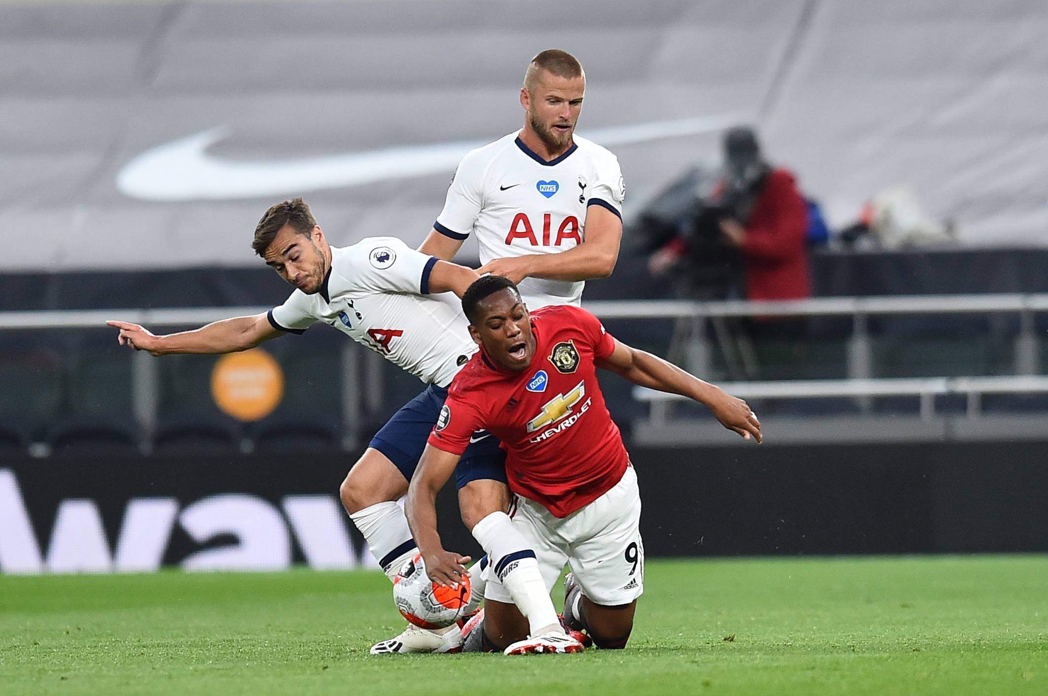 阿勒代斯：萨拉赫签了肥约状态就下滑，利物浦应让他闭嘴走人（阿勒代斯：萨拉赫续巨约后表现走低，利物浦应让他噤声离队）