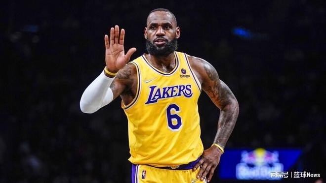 邵佳一谈成为国足主帅：正在家看电脑突然收到700多条信息（邵佳一谈挂帅国足：在家看电脑时突收七百多条消息）