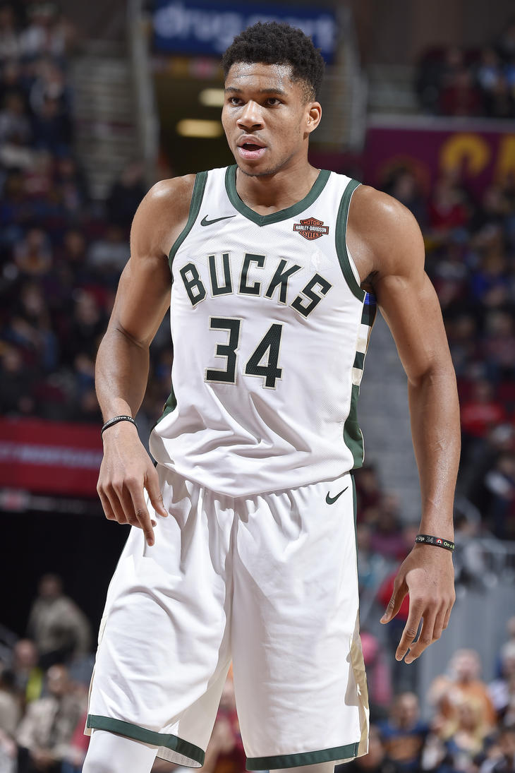 11球5助惊艳一赛季！王钰栋获2025年中超最佳青年球员（11球5助闪耀赛季，王钰栋加冕2025中超最佳青年球员）