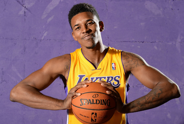 记者：热刺预计提前召回梁民革，球员将会外租至更适合的球队（记者：热刺计划提前召回梁民革，随后租借至更匹配的下家）