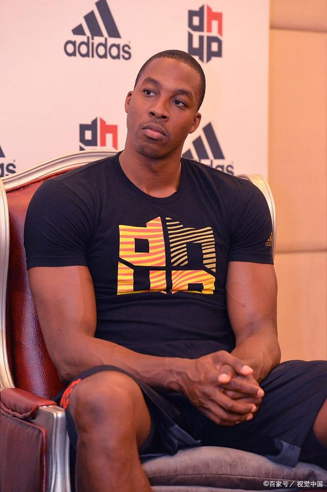 翻修球场，“连滚带爬”为的是“从从容容”（修缮球场，眼下忙乱只为日后从容）