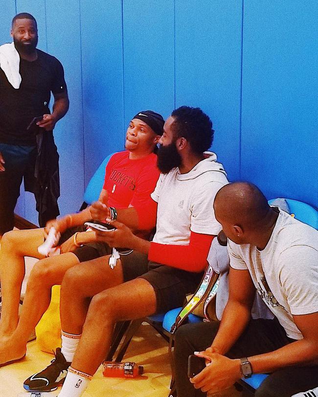 姆巴佩打入个人皇马年度第55球，距离队史C罗纪录仅差4球（姆巴佩本年度为皇马进球达55球，距C罗队史纪录仅差4球）