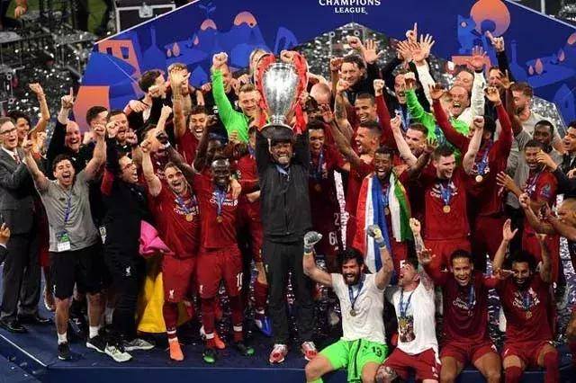 记者：老佛爷今天开启了机关枪模式，演讲的精彩程度前所未有（记者：老佛爷今日火力全开，演讲精彩空前）